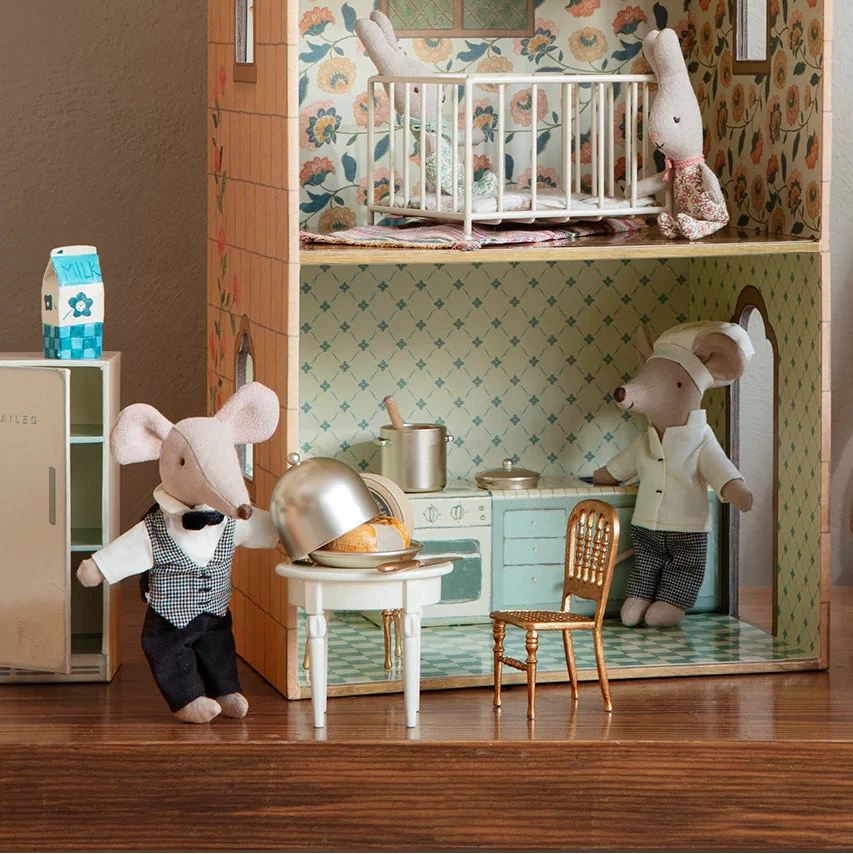 A beige Maileg mouse cooler with a small sausage and cheese pack in front of it, designed to look like a mouse castle.