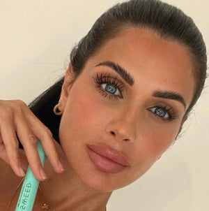 A woman with dark hair wearing the Sweed Beauty lash lift mascara
