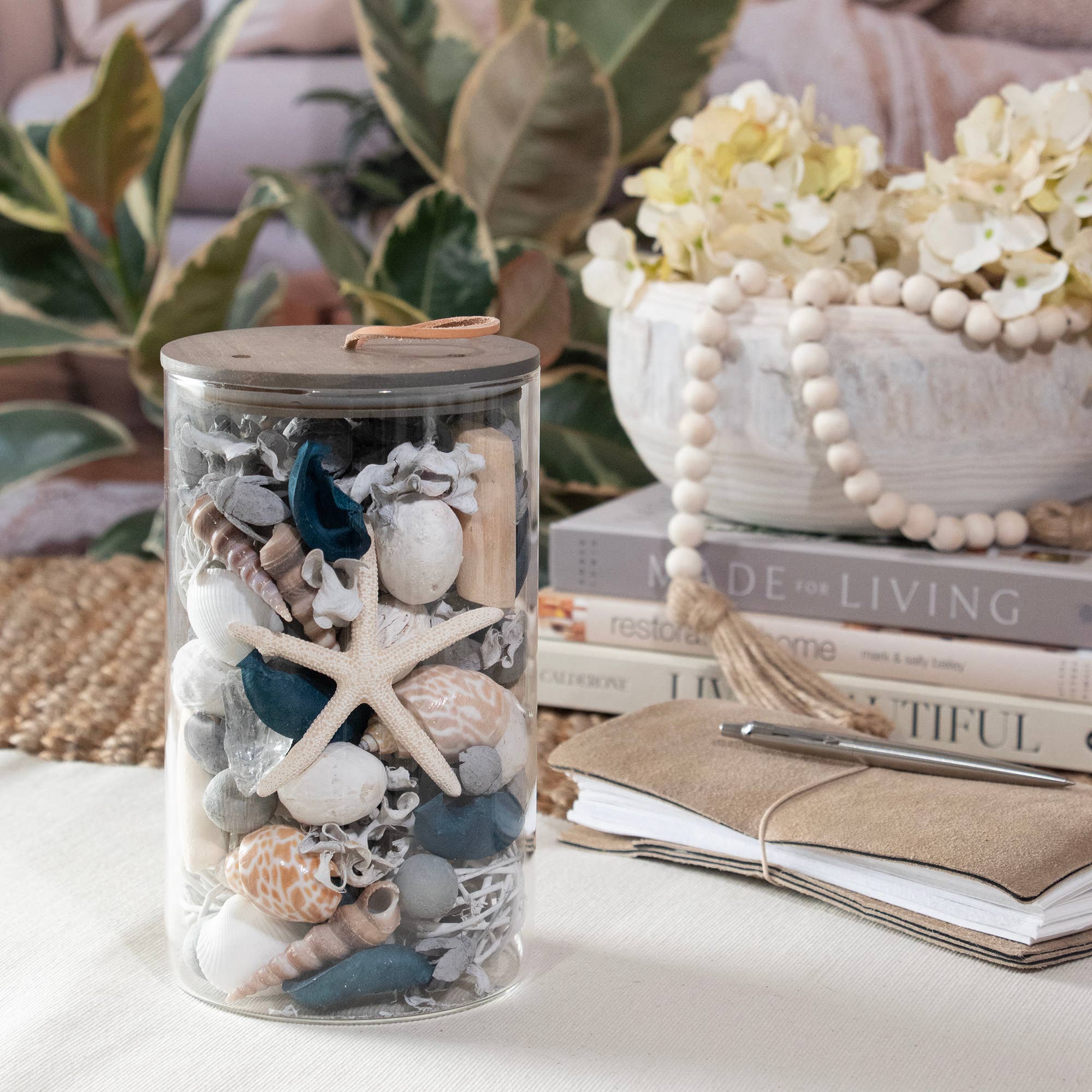 Andaluca Pacific Potpourri in a glass vessel