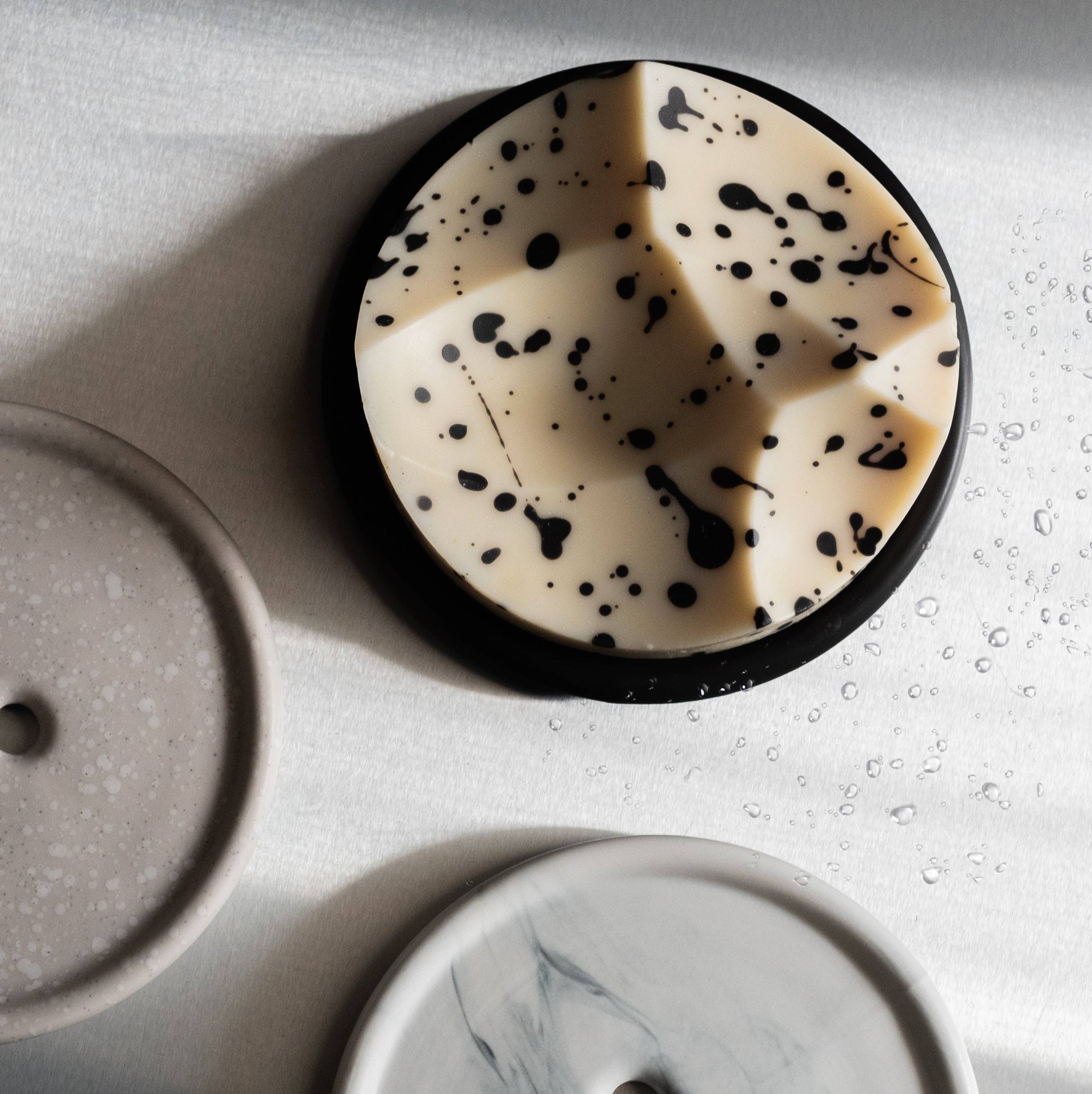 A grey marble bouton. 